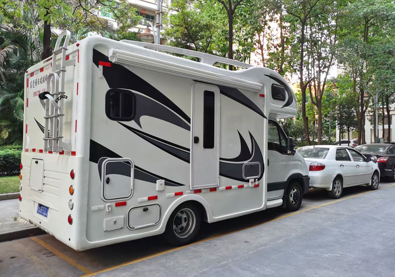 點擊進入看圖評論 玻璃鋼房車訂做